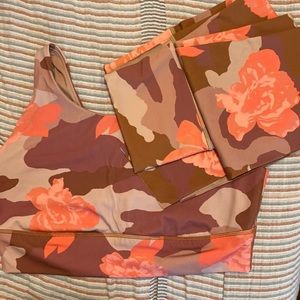AERIE offline leggings with matching sports bra.